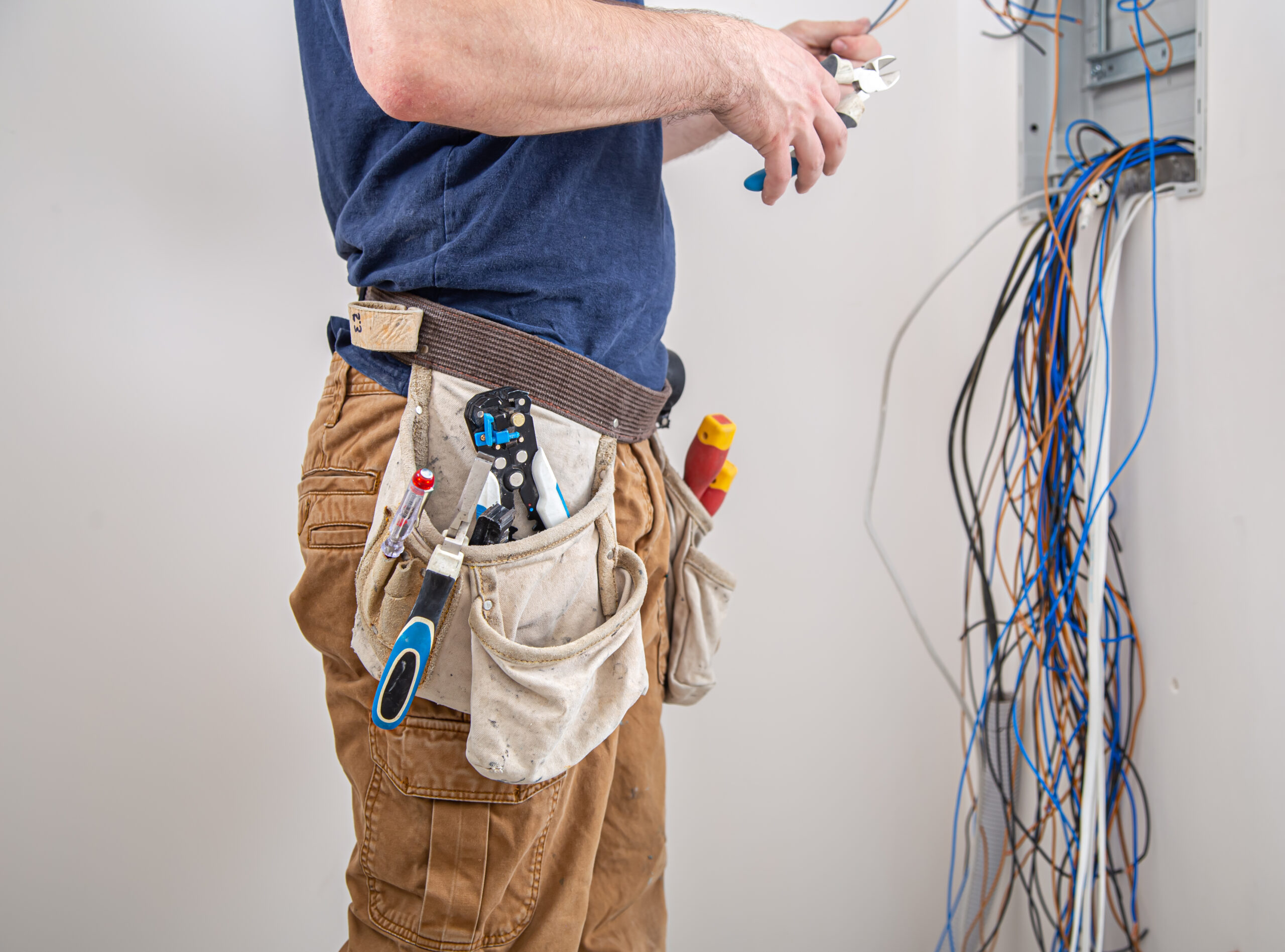 Fuse board upgrade and electrical panel work in Madrid